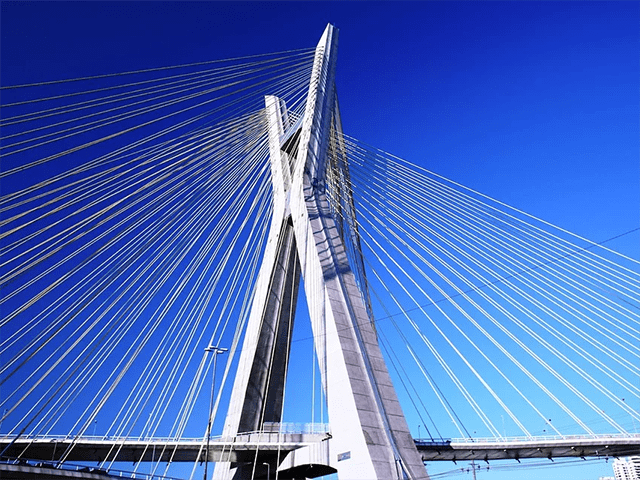 Ponte Estaiada: cartão postal de São Paulo